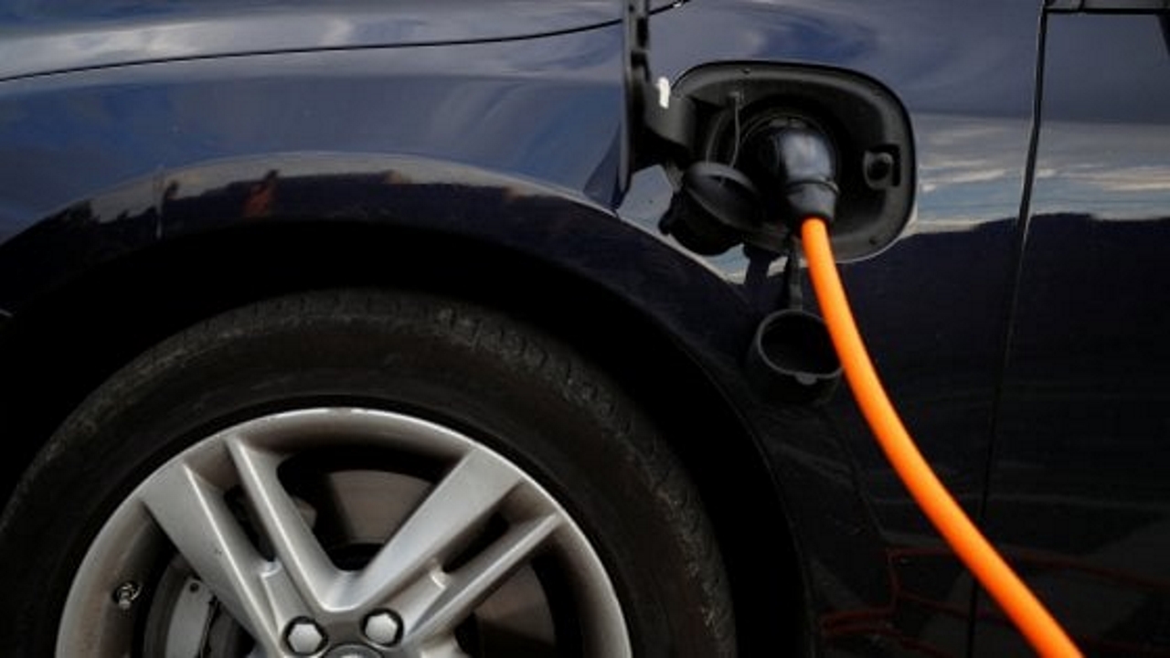 Il Regno Unito proibir la vendita di auto diesel e a benzina entro il 2040