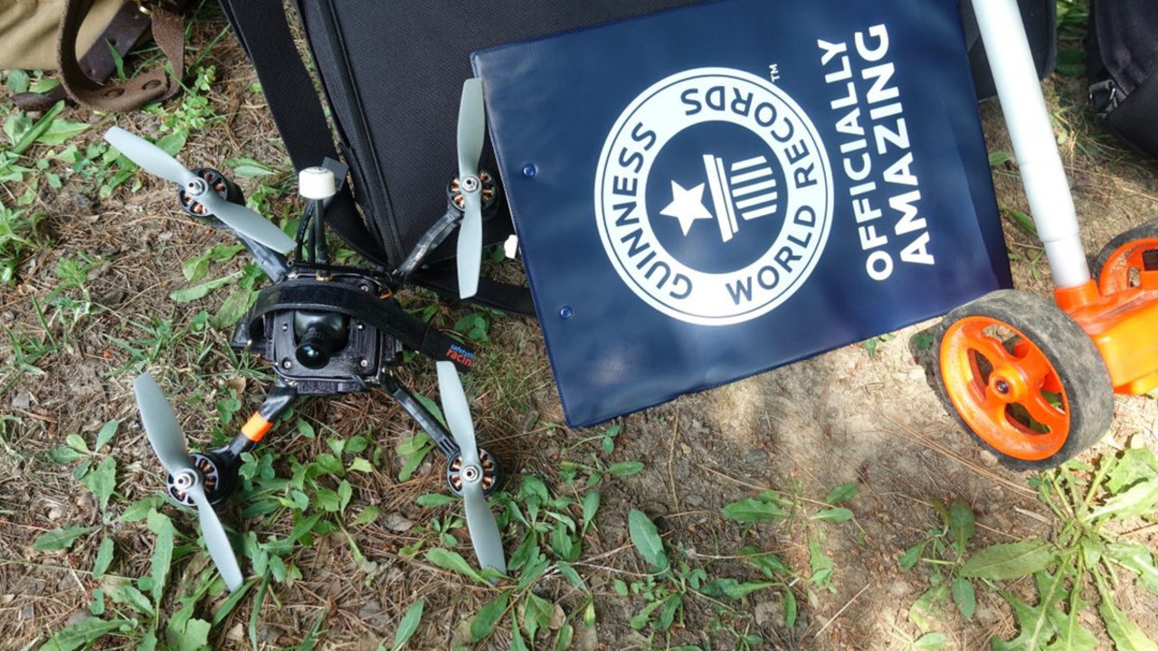 Drone da gara raggiunge un nuovo Guinness World: velocità massima di 263 km/h