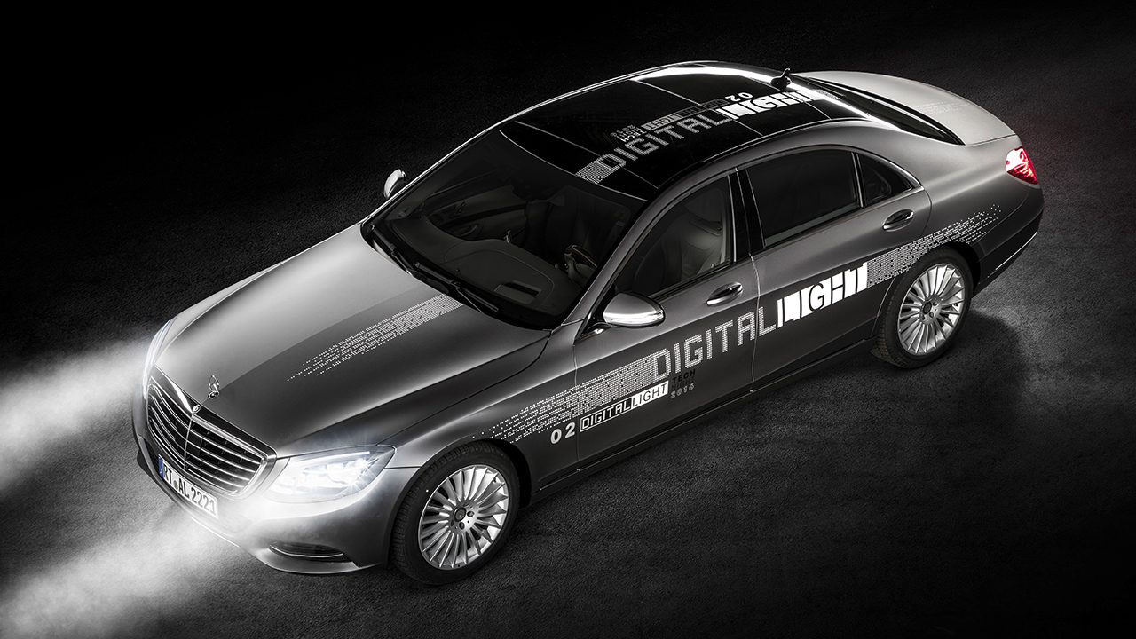 Mercedes Benz "Digital Light", i fari delle auto diventano HD e intelligenti