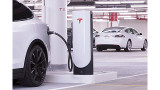 Tesla, stazioni Supercharger più compatte a misura di città