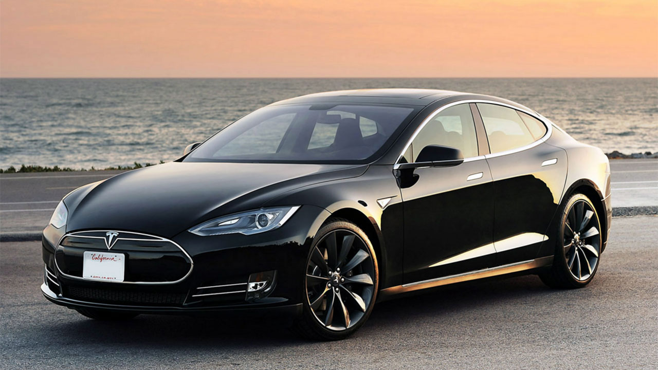 Tesla è il secondo produttore americano di auto: superata Ford