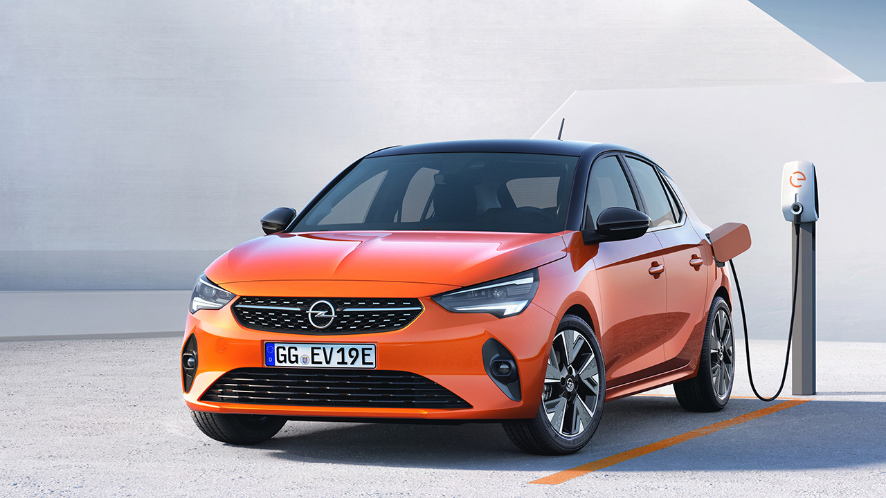 Opel Corsa-e, tutte le soluzioni di ricarica e i servizi per viaggiare senza stress e preoccupazioni