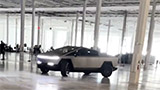 Tesla Cybertruck, un video mostra le quattro ruote sterzanti in azione