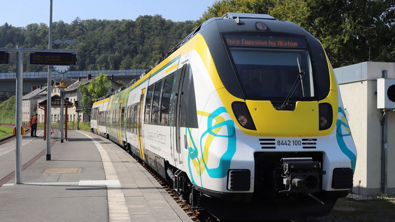 Debutta il treno a batteria di Alstom: può sostituire i treni diesel nelle tratte non elettrificate