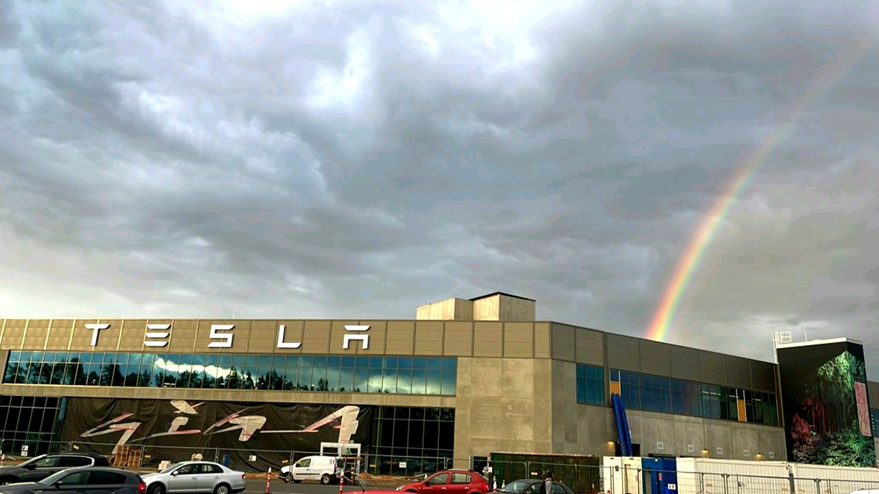 Tesla, inizia il processo di espansione della Giga Berlin: raddoppio di produzione per auto e batterie