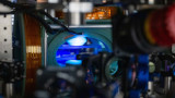 Nuovo record nel mondo dei computer quantistici: raggiunti i 6.100 qubit