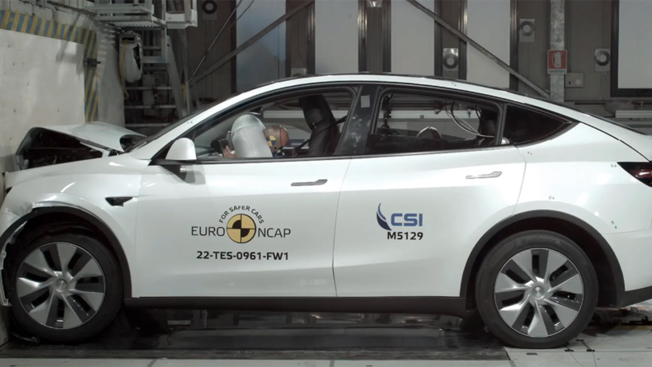Tesla assolta (ma rimandata) da Euro NCAP: non ha imbrogliato nei crash test