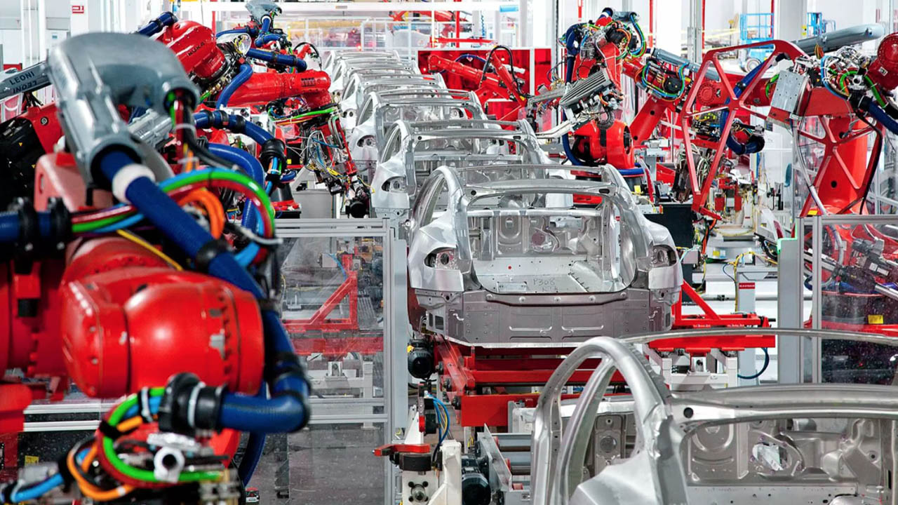 La fabbrica cinese di Tesla è il nuovo hub: presto 5 versioni della Model Y