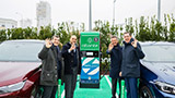 Atlante elettrifica CityLife a Milano: la stazione di ricarica rapida è il primo passo