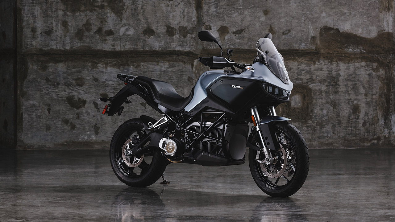 Zero Motorcycles presenta SR e DSR MY24: cambi patente, diventano più potenti