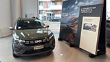 Costruire auto equipaggiate e con priorità di consegna funziona: Dacia ha venduto 100.000 vetture UP&GO