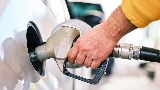 Benzina a 1,75 euro, il distributore &egrave; 'del sindaco': cosa sta succedendo in questo piccolo Comune abruzzese