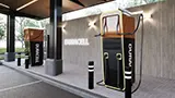 Anche Duracell entra nel settore della ricarica per auto elettriche: l'iconico design sulle colonnine