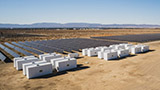 Questa centrale di accumulo da fotovoltaico è speciale: è fatta con 1.300 batterie EV di seconda vita
