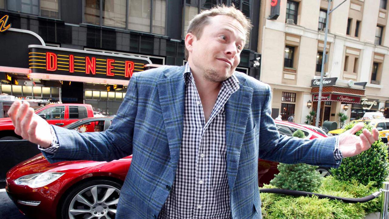 I tweet di Elon Musk danneggiano Tesla, impiegati contro il CEO dell'azienda