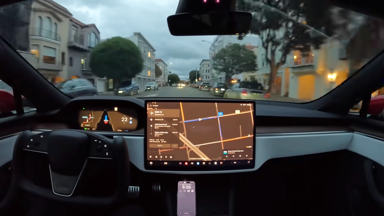 Tesla finalmente rilascia FSD 12 a reti neurali: i primi video mostrano i miglioramenti