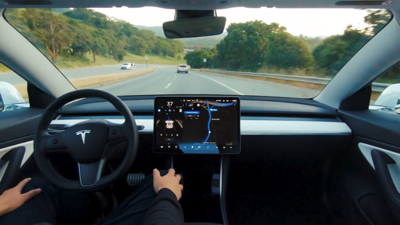 Tesla Full Self Driving è ora disponibile per tutti gli utenti (americani e che l'hanno pagato)