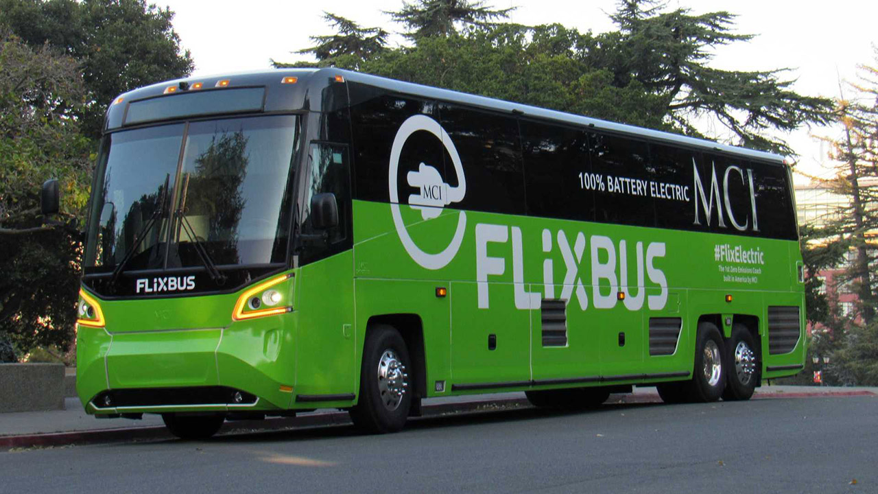 FlixBus, arriva il primo bus elettrico intercity in Portogallo. Ha 47 posti e 350 km di autonomia