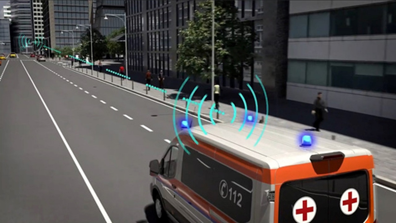 Ford testa una tecnologia che fa scattare il verde al semaforo per i veicoli di emergenza