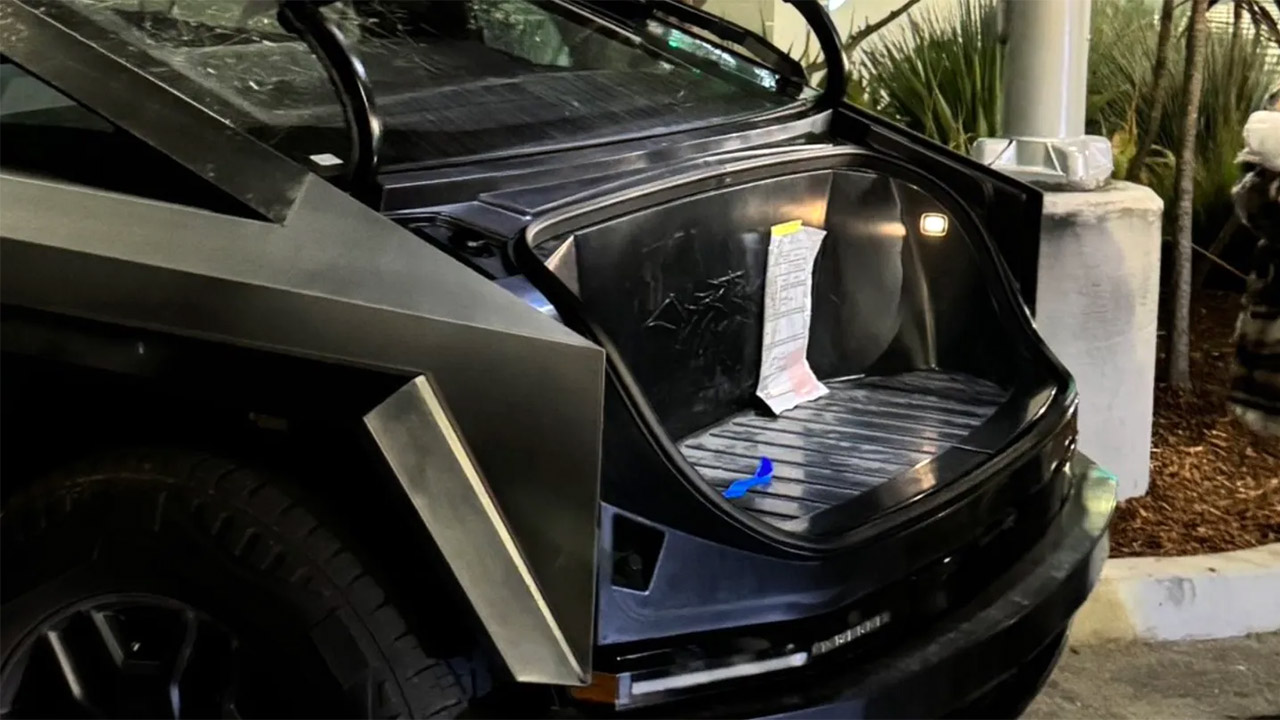 Tesla Cybertruck, il frunk motorizzato visto nel dettaglio per la prima volta