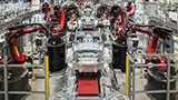 La fabbrica cinese di Tesla produce a un ritmo assurdo: in linea per 600.000 veicoli all'anno