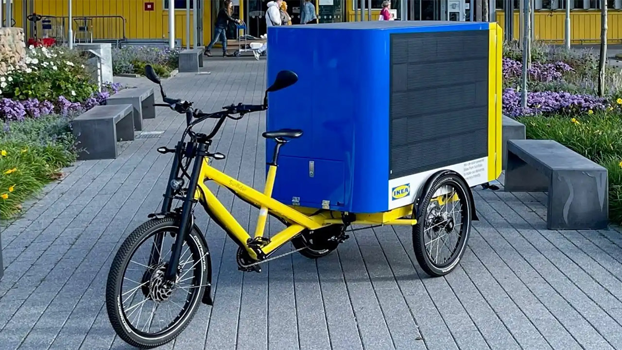 Ikea aggiunge le e-bike cargo fotovoltaiche alla sua flotta. Consegne green per il 90% dei prodotti