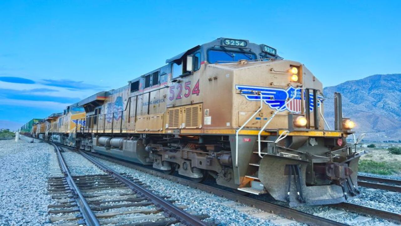 La California vuole anche i trasporti su rotaia ad emissioni zero, iniziando dai treni merci 