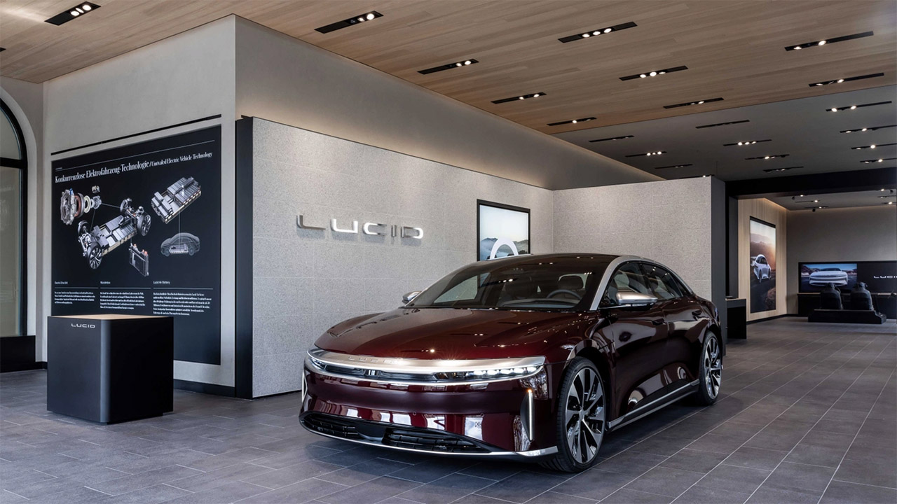 Lucid Motors entra ufficialmente in Europa: primo store e prezzi oltre 200.000 euro