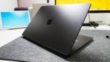 I nuovi MacBook Pro con display OLED hanno una finestra di lancio