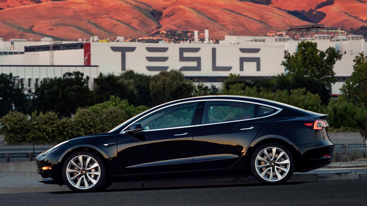 Tesla Model 3 auto elettrica con maggiore autonomia secondo un test commissionato da ... Polestar