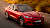Ford Mustang Mach-E: prezzi più bassi e incremento della produzione in risposta ai tagli di Tesla