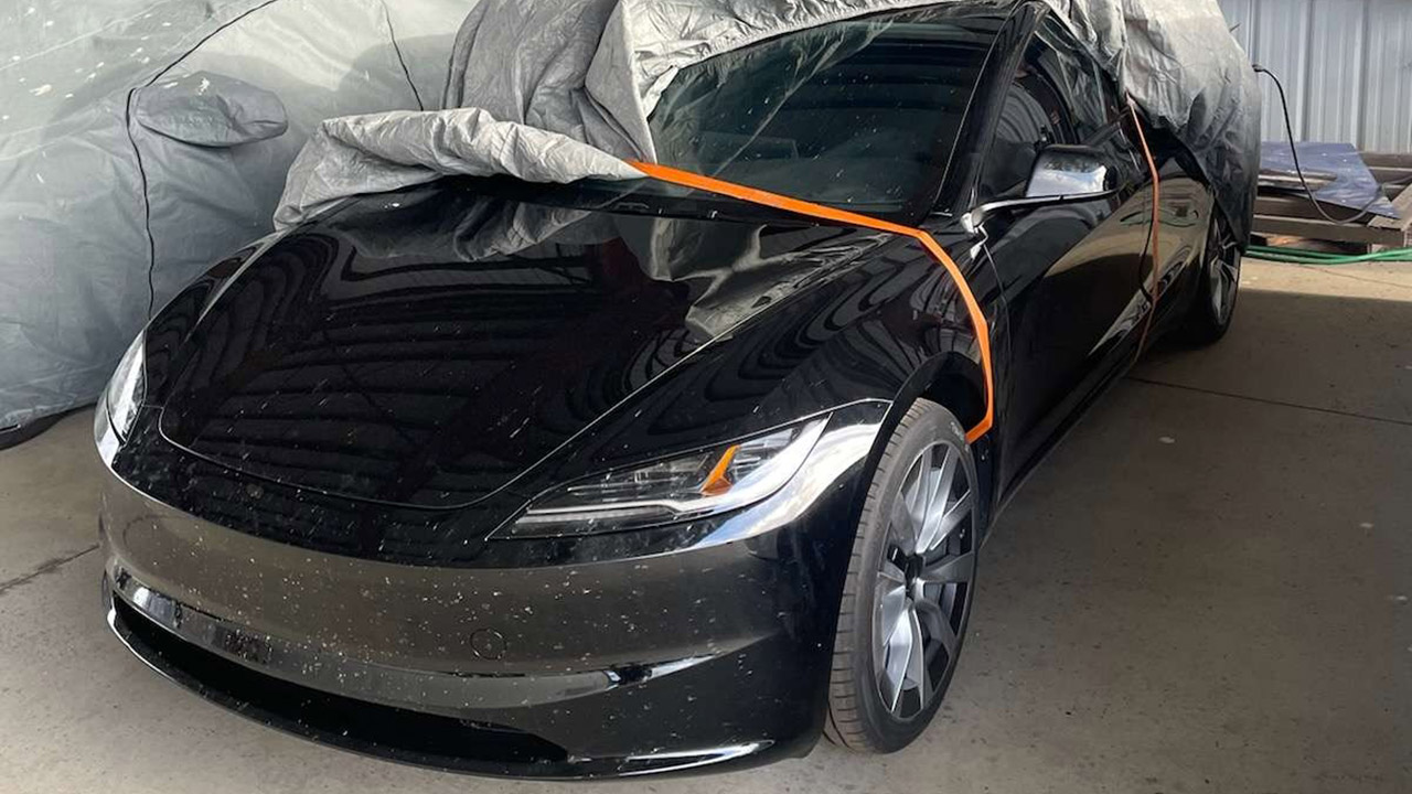 È questa la nuova Tesla Model 3? Un po' Roadster, più cattiva e aerodinamica