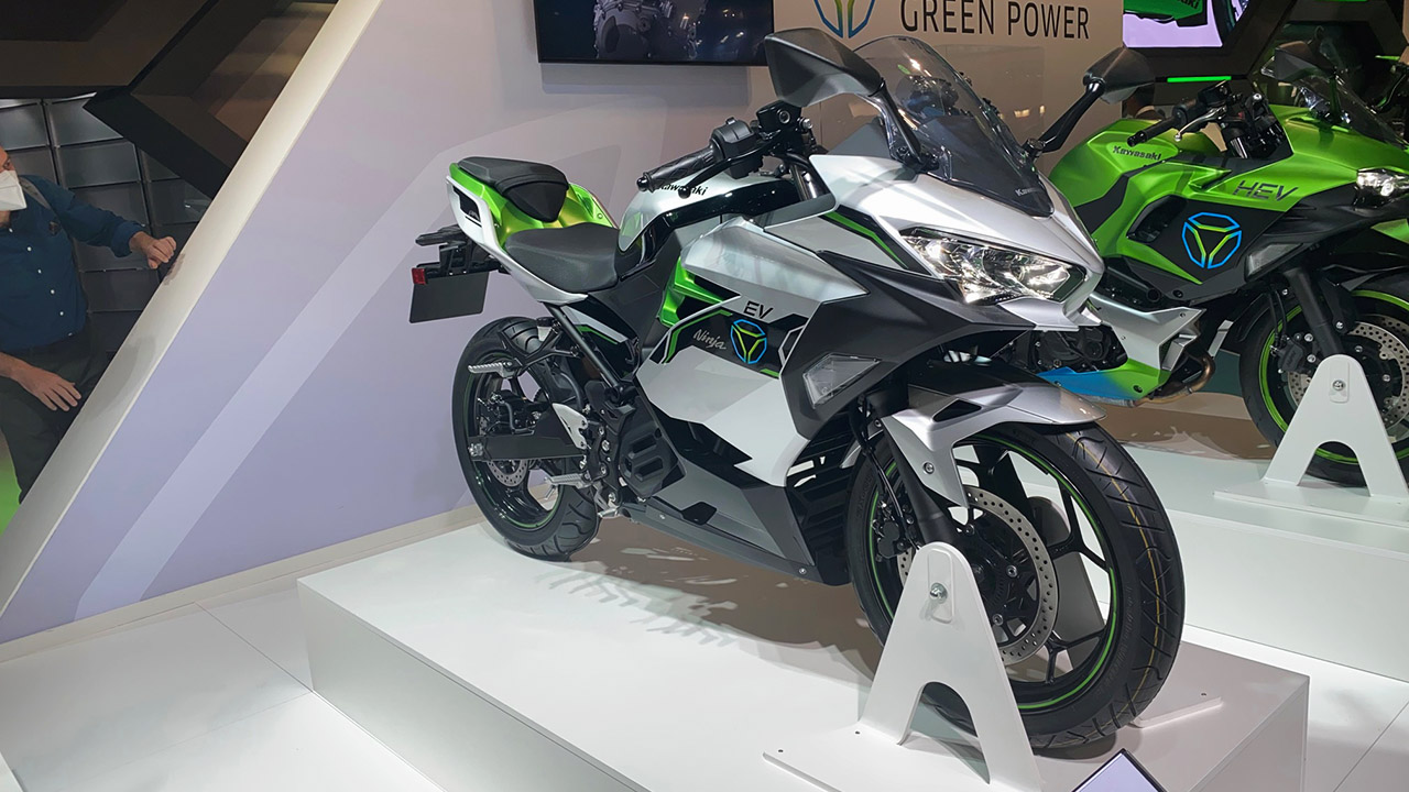 Ecco la Kawasaki Ninja elettrica: arriva nel 2023, ma è mistero sulla batteria e le specifiche