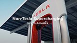 Ufficiale, Tesla apre a tutti i Supercharger americani. In un video spiega come usare il Magic Dock