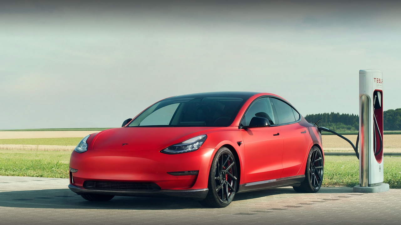 Tesla Model 3 è stata l'auto più venduta in Europa a settembre. Endotermiche KO e la Borsa impazzisce