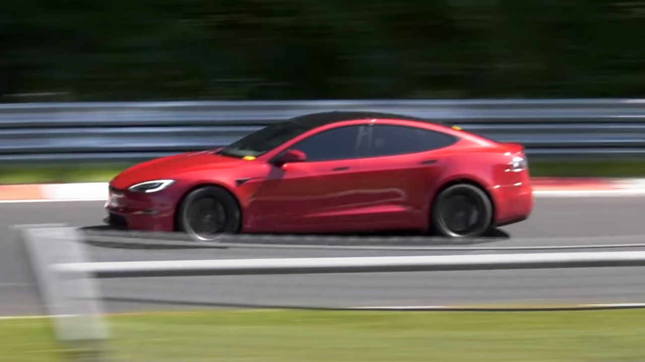 Tesla Model S Plaid, nuovo record del mondo al Nürburgring. Il video è impressionante