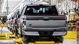 Ford accelera sui veicoli elettrici: aumenta la produzione di Mach-E, F-150 e E-Transit