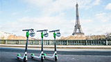 Parigi considera il ban dei monopattini in sharing, ma gli operatori offrono nuove regole per la sicurezza