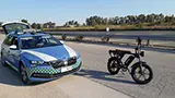 Sulla via Pontina con l'e-bike a 50 km/h, sequestro e multa salata