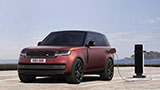 La nuova Range Rover plug-in reinventa il SUV di lusso: con 100 km di autonomia è una "quasi elettrica"