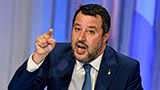 Salvini a gamba tesa contro le auto elettriche: "referendum contro il blocco dei motori endotermici nel 2035"