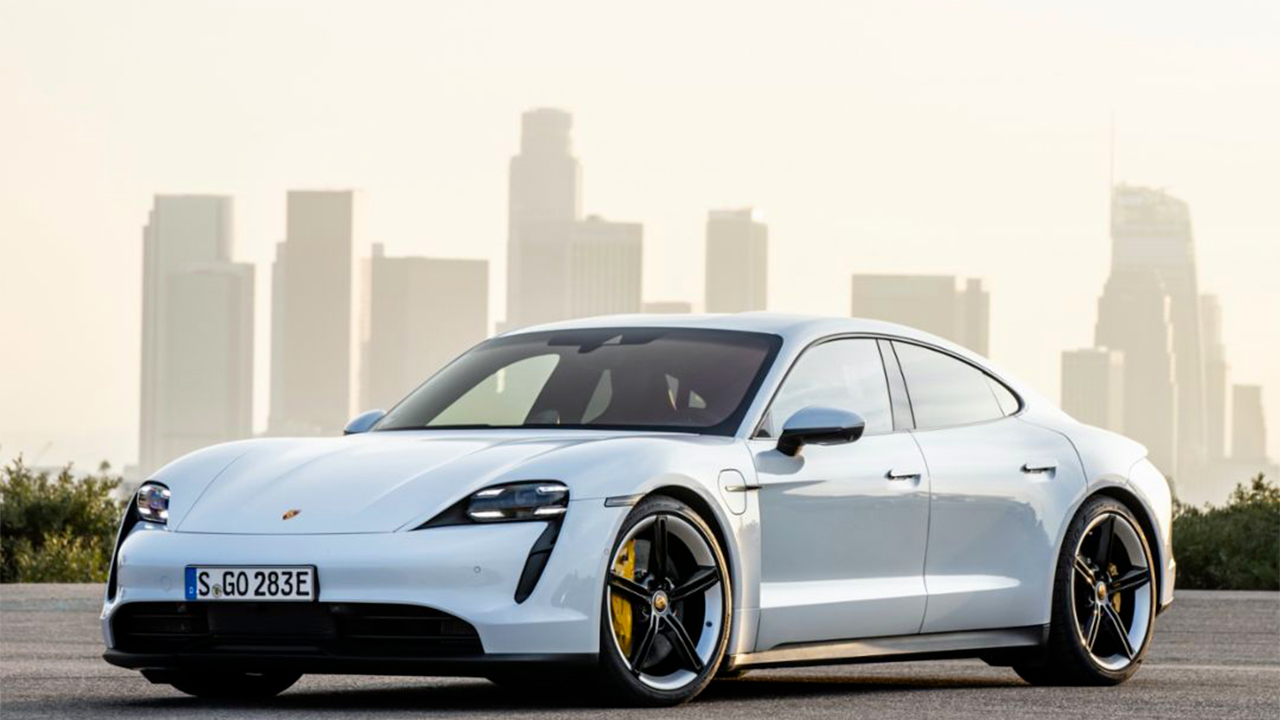 Porsche Taycan è l'auto più ''innovativa'' al mondo: parola degli scienziati. Ecco perché