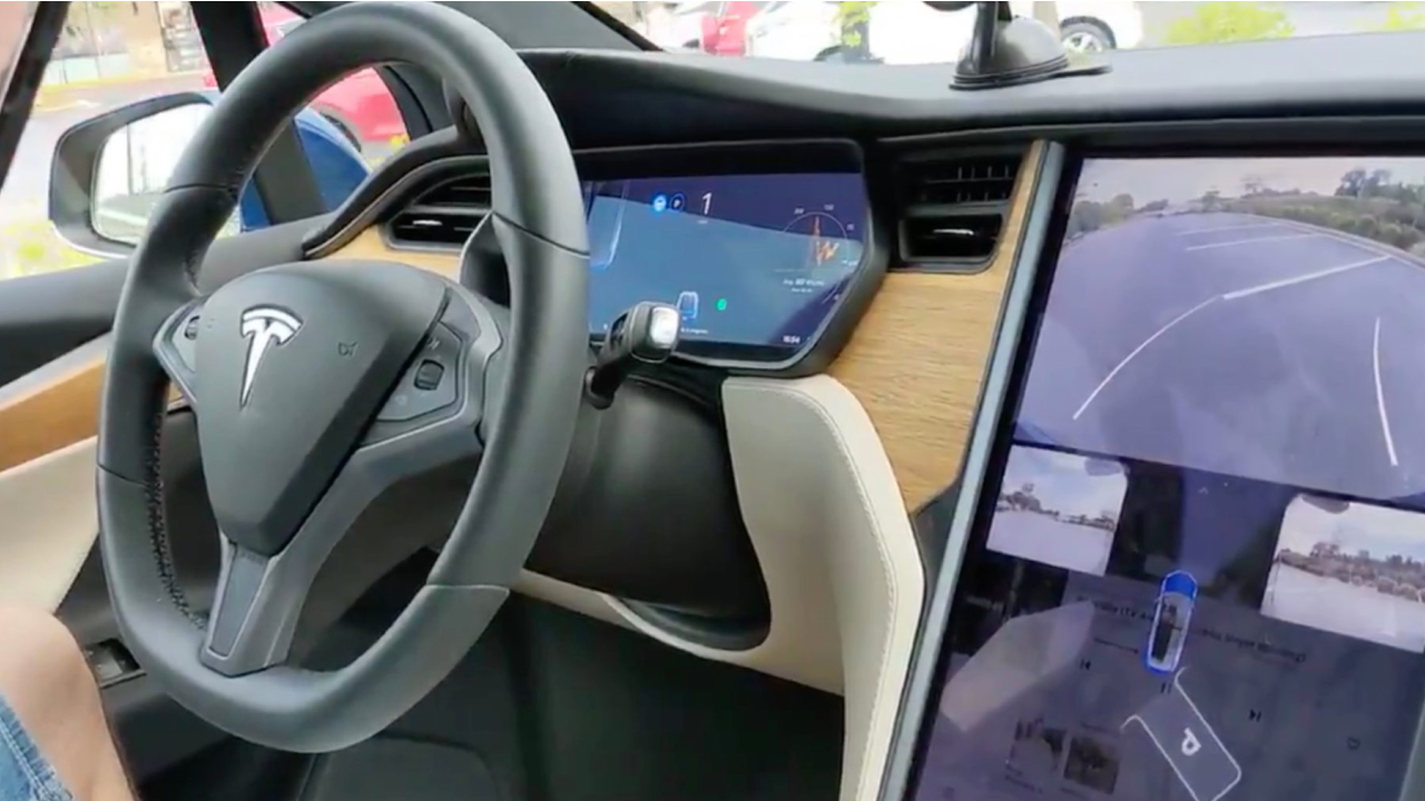 Ecco come parcheggia una Tesla Model S grazie all'intelligenza artificiale