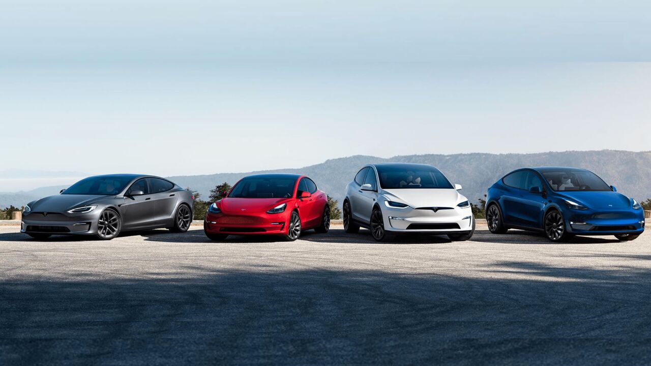 Tesla conferma nuovo record trimestrale di consegne: batte le previsioni, migliaia di auto già pronte per il Q2