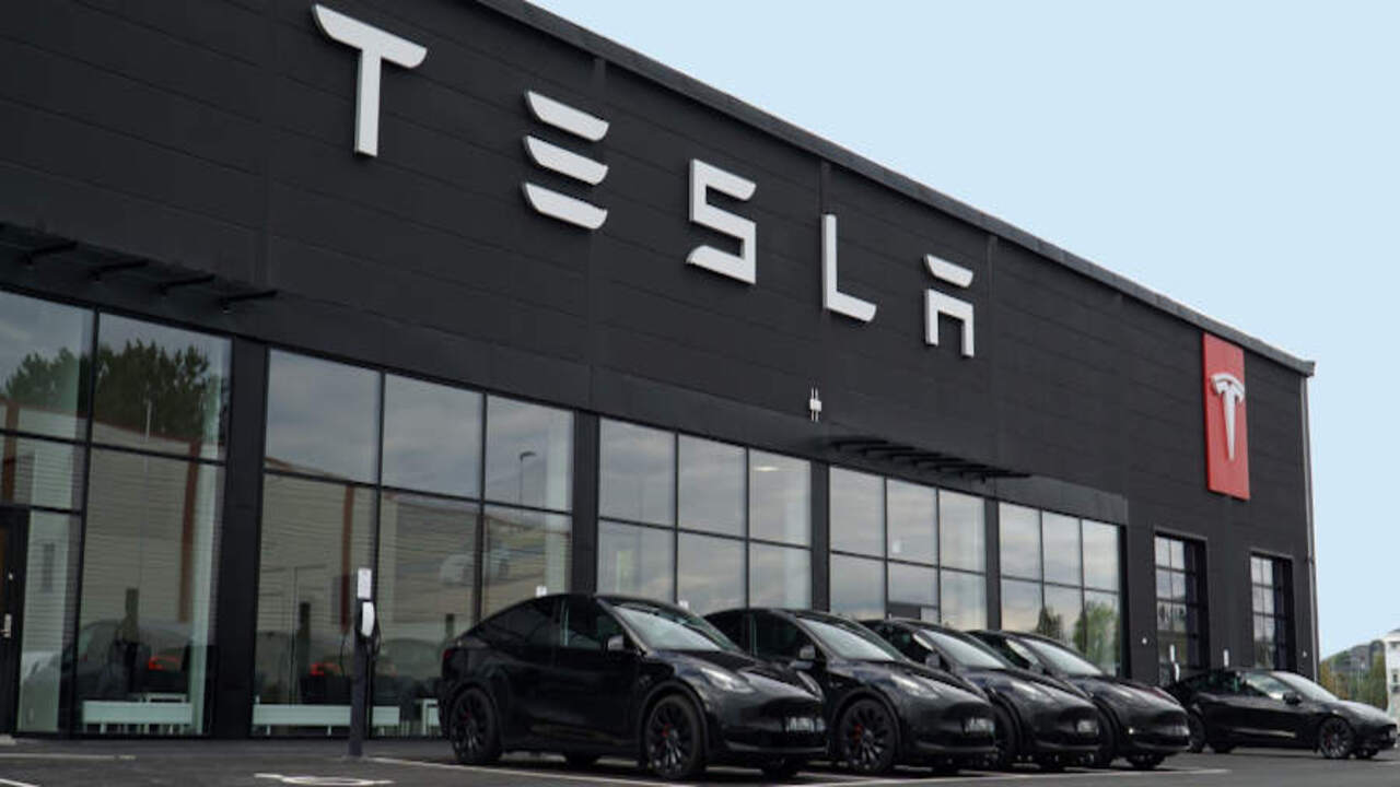 I lavoratori svedesi mettono Tesla spalle al muro e chiedono un contratto collettivo