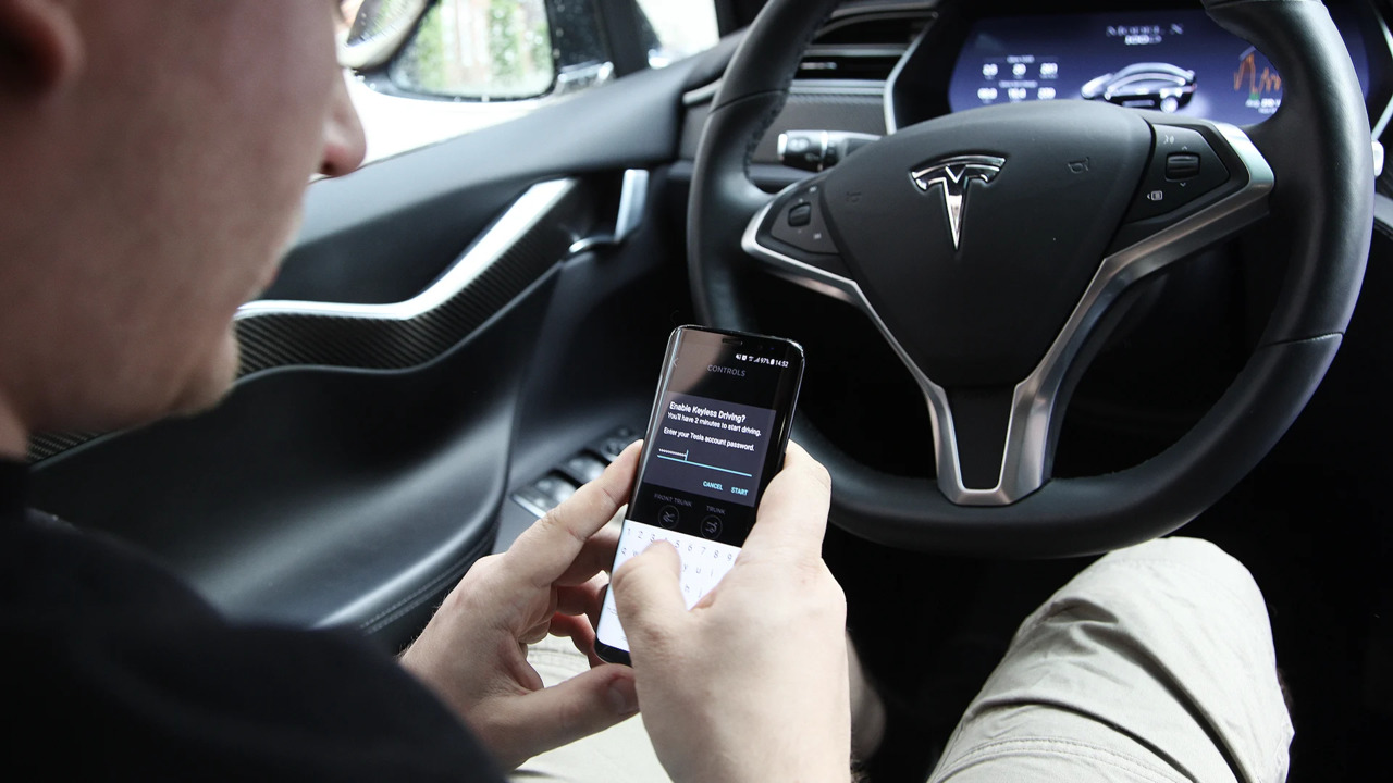 Tesla, attacco phishing Man-in-the-Middle permette di sbloccare e avviare la vettura