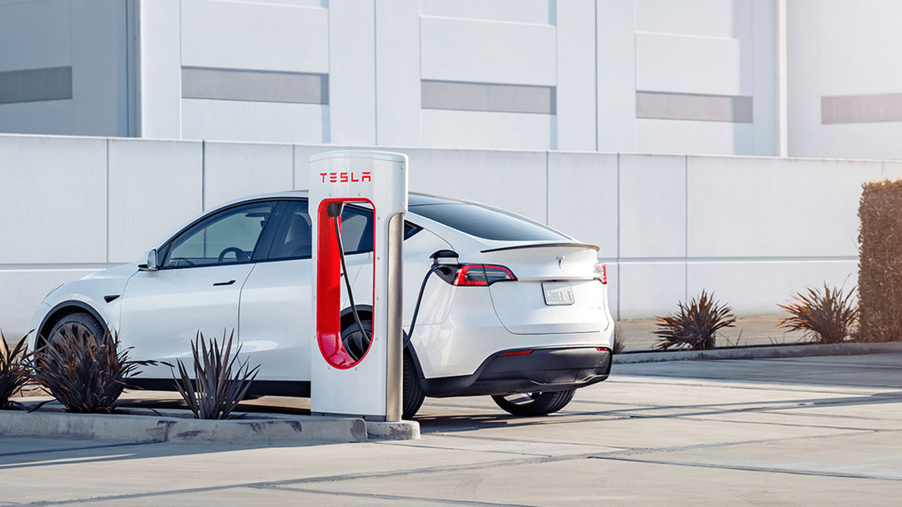 Tesla Supercharger aperti a tutti ed aumento di potenza. Ecco tutte le novità
