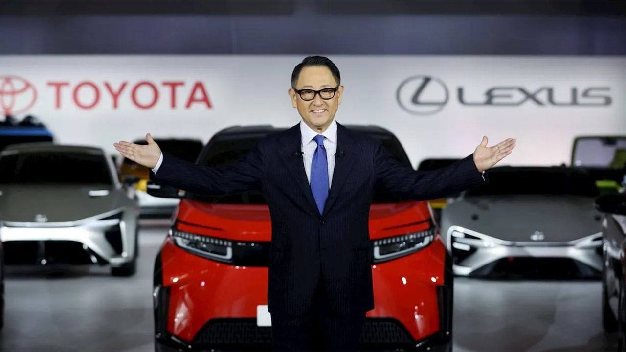 Terremoto Toyota: Akio Toyoda lascia la carica di CEO. Paga l'opposizione all'elettrico