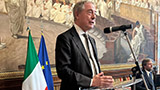 Il ministro Urso punge ancora Stellantis: "mi aspetto una Gigafactory in Italia"