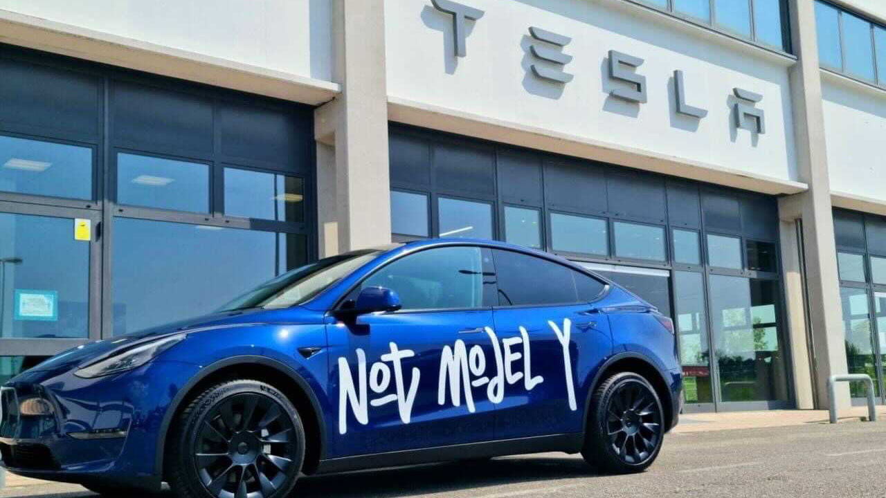 Tesla Model Y è arrivata in Italia. Otto appuntamenti per vederla dal vivo